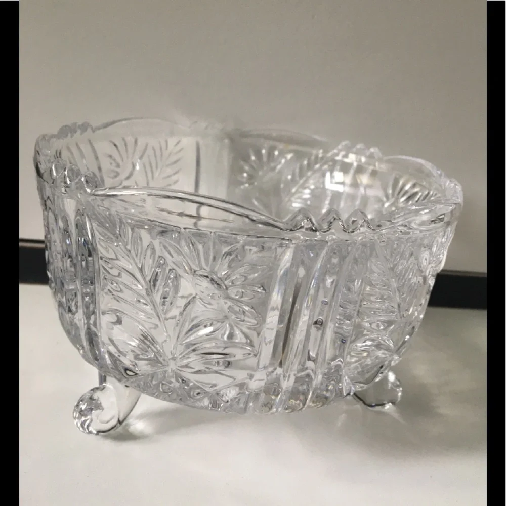 Pinwheel 3-Toed Footed Bowl
